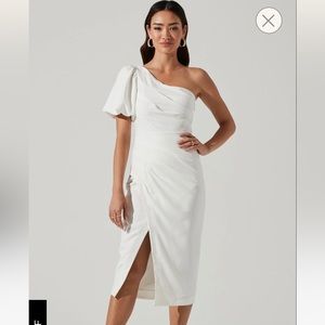 ASTR The Label - White One Shoulder Puff Sleeve Midi Dress - Medium